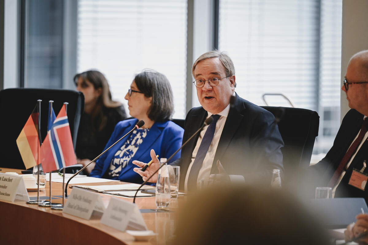 Laschet, Armin Vorsitzender des Auswärtigen Ausschusses Armin Laschet, CDU/CSU, MdB im Gespräch bei einem Treffen mit dem norwegischen Ausschuss für Auswärtiges und Verteidigung