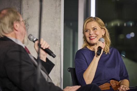 Klöckner, Julia Marie-Elisabeth-Lüders-Haus, Veranstaltungsfoyer