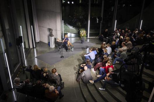 Klöckner, Julia Marie-Elisabeth-Lüders-Haus, Veranstaltungsfoyer