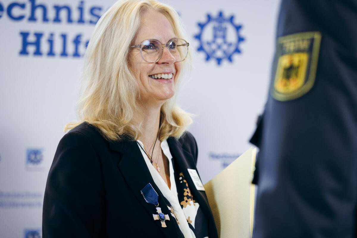 Lindholz, Andrea "MdB trifft THW"- Die Vizepräsidentin des Deutschen Bundestages, Andrea Lindholz (im Bild), CDU/CSU, MdB, erhält eine Ehrung.