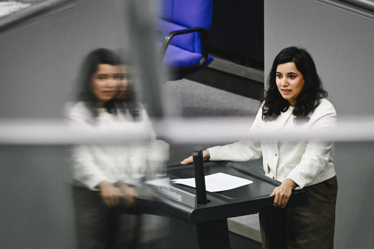 Khan, Misbah 103. Sitzung des Bundestages, Misbah Khan, Bündnis/90/Die Grünen, , MdB, hält eine Rede im Plenum zu TOP  33 Leistungskürzungen in der Pflegeversicherung