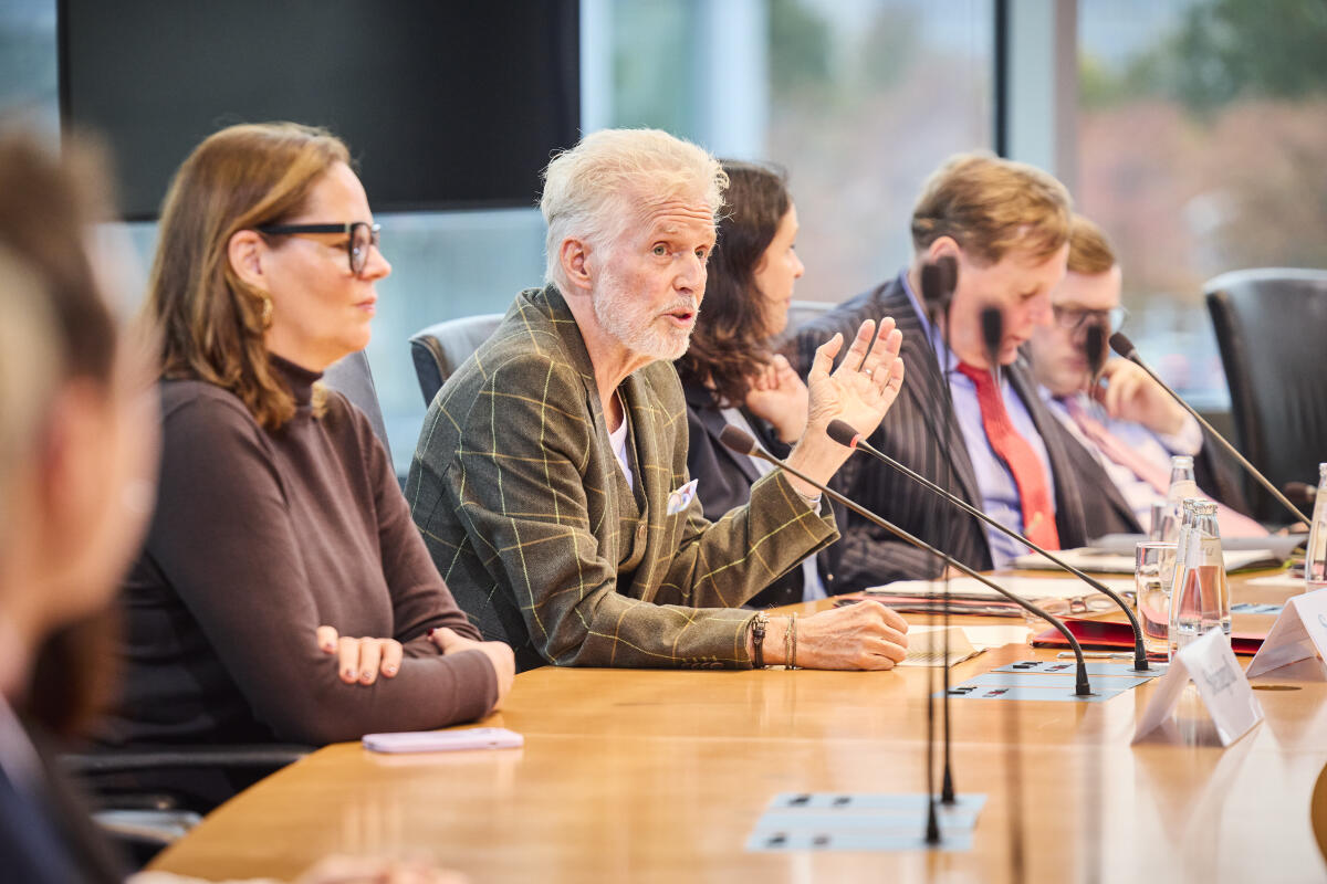 Schätzing, Frank Der Schriftsteller Frank Schätzing. Öffentliches Fachgespräch des Parlamentarischen Beirats für nachhaltige Entwicklung mit dem Schriftsteller Frank Schätzing zum Thema "Schnelles Handeln in der Klimakrise - verschiedene Szenarien unserer Zukunft"